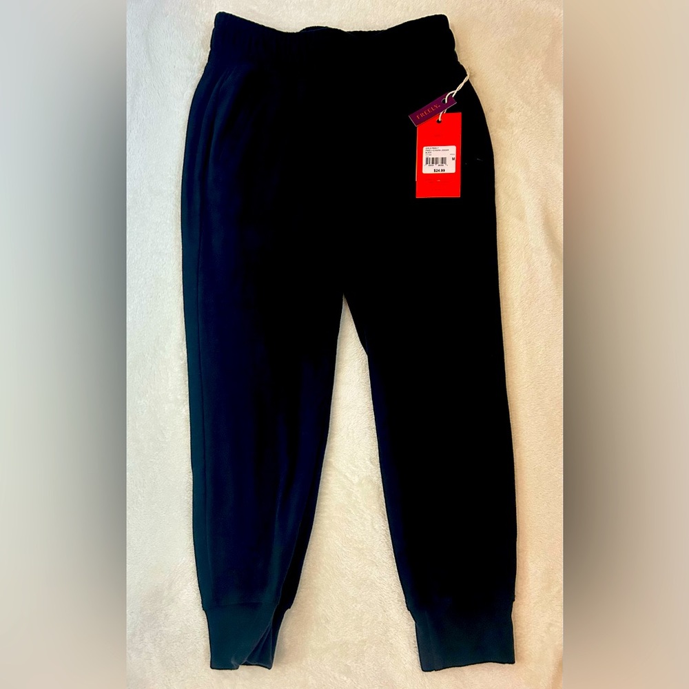 NWT girls size M Freely joggers